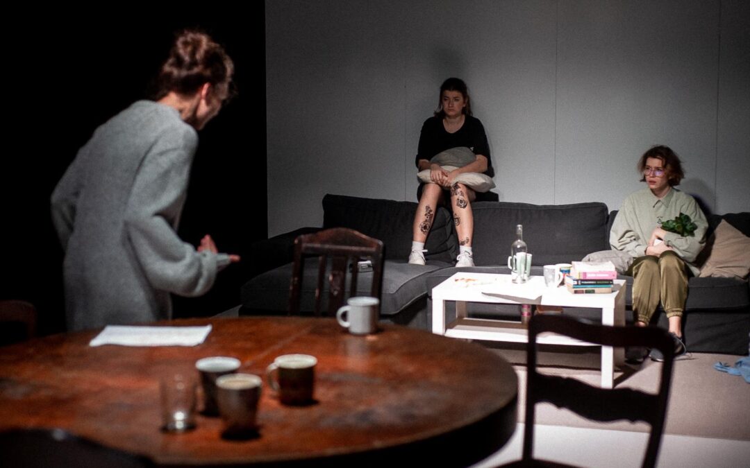 „Akademicki majstersztyk” na deskach teatru, czyli spektakl „Instytut”