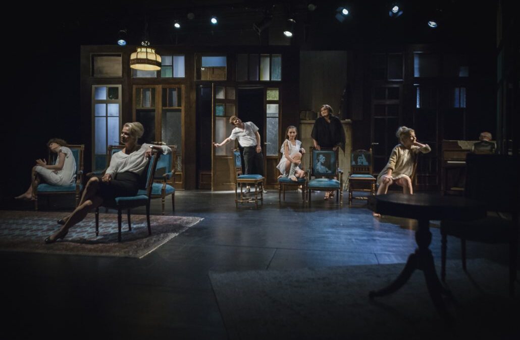 Intryga, zakazana miłość i rodzinne skandale ukryte za salonowymi drzwiami!